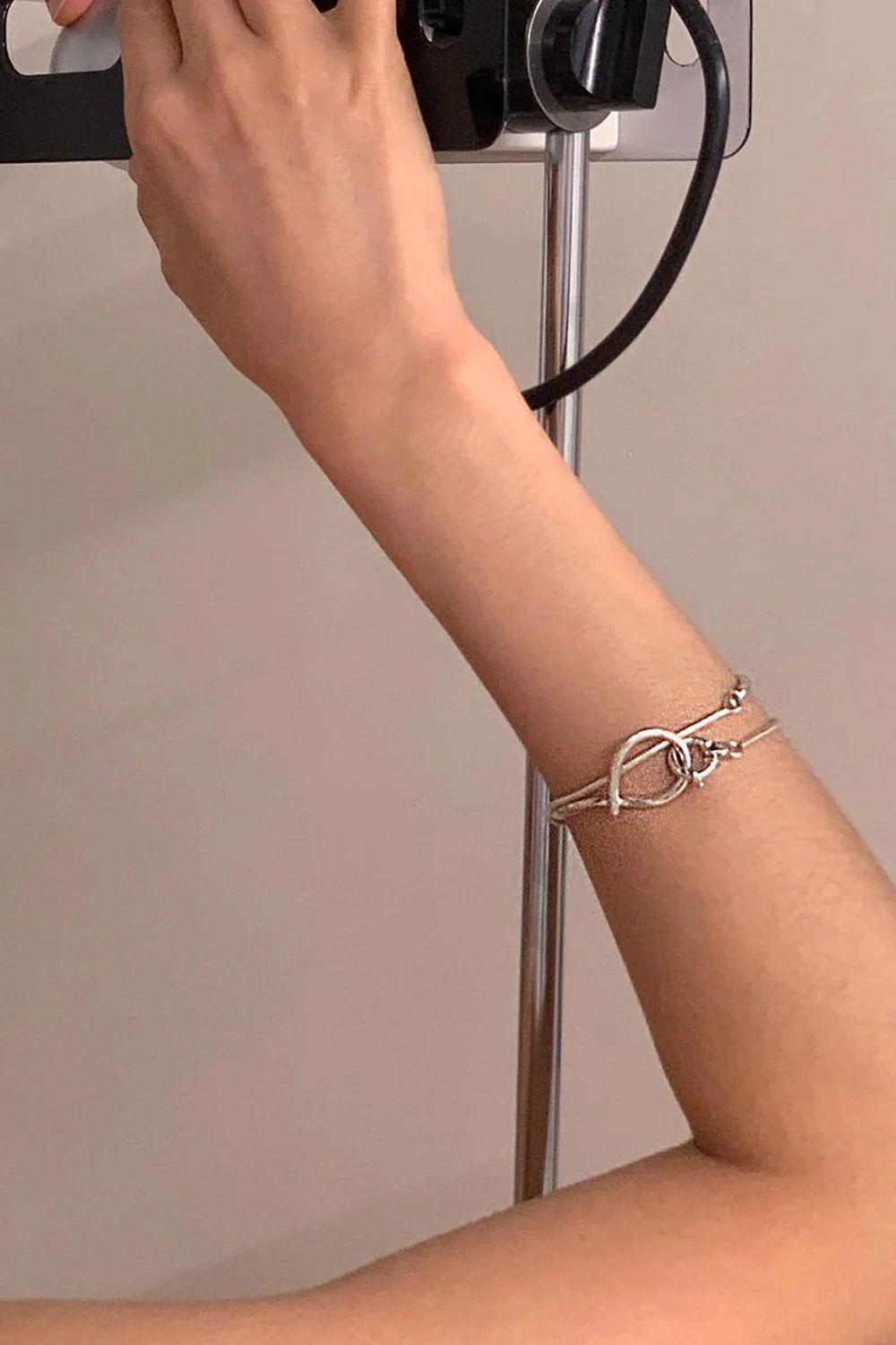 STRAPPY BRACELET IN SILVER